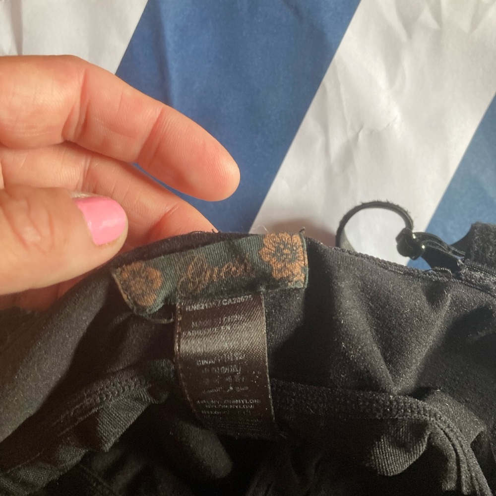 Guess Tank - Picture 4 of 5